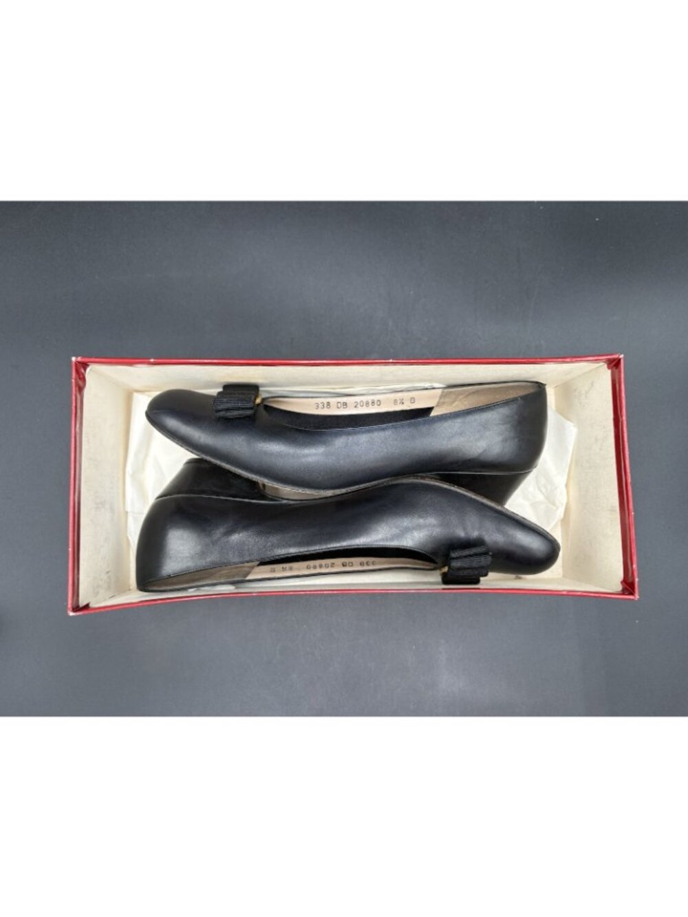 Salvatore Ferragamo Women's 8.5B Black Leather Pumps Boutique Toe Bow/ Gold Logo - Picture 12 of 12